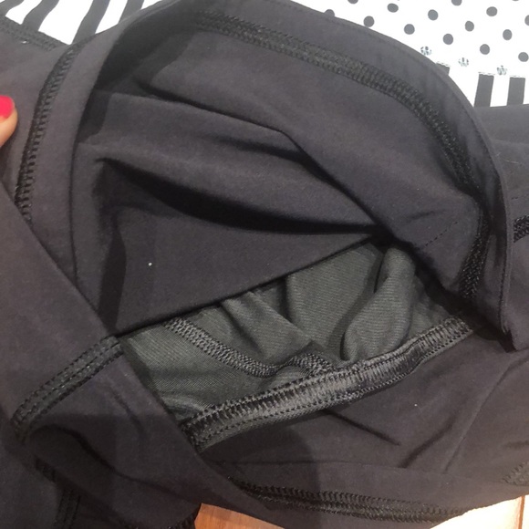 Lululemon Groovy Run Short, Size 4 - Picture 9 of 9